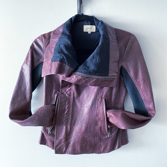 Stunning burgundy leather jacket made by June. Collar zips all the way up! - Picture 2 of 6